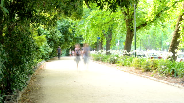 People-jogging-in-the-Park