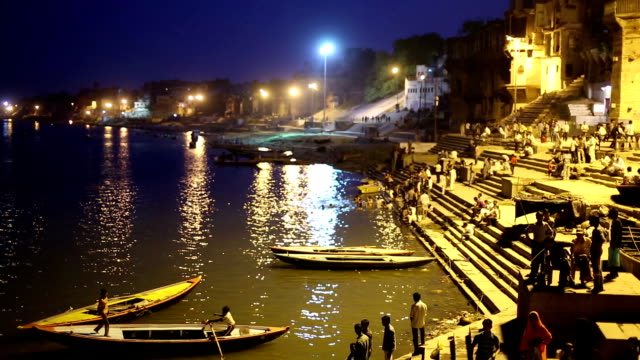 Night-scene-in-Varanasi