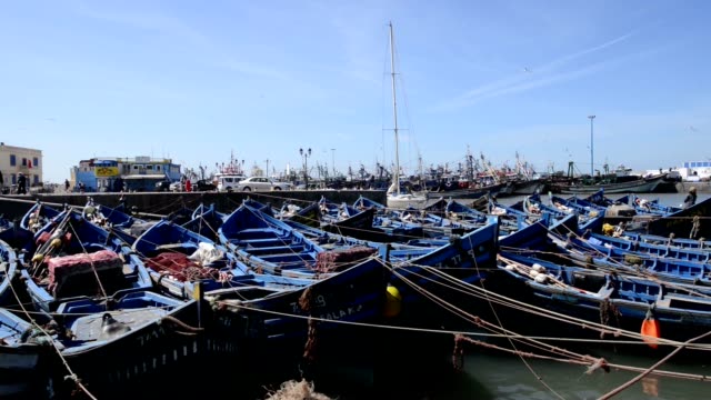 Los-barcos-de-pesca-en-el-puerto-de-los-pescadores-Essouira