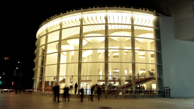 Theatre-building-night-time-lapse