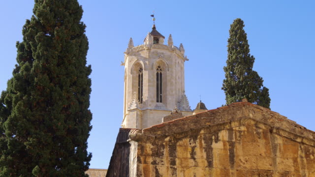 Kathedrale-von-tarragona-sun-light-Rückseite-4-K