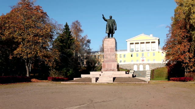 monument-to-Vladimir-Lenin
