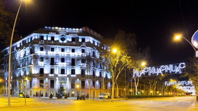 Barcelona-Abend-leichte-Weihnachten-Dekoration-der-Straße-4-k-Zeitraffer-Spanien