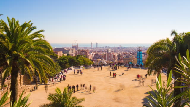 Barcelona-Sonne-Licht-Panorama-Ansicht-von-der-Park-Guell-4-k-Zeitraffer-Spanien