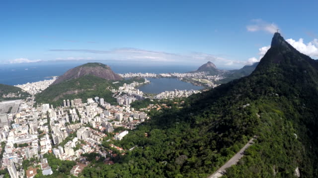 Vista-aérea-de-Cristo-Redentor,-Corcovado-y-el-ciudad-de-Rio-de-Janeiro,-Brasil