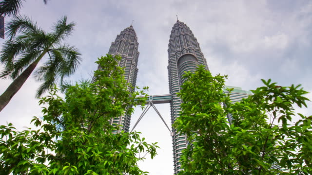 Malaysia-Kuala-Lumpur-Petronas-twin-Towers-Observation-Deck-Park-Panorama-4k-Zeitraffer