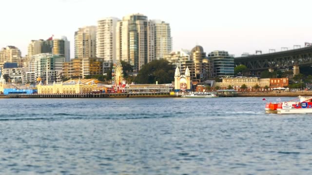 Time-lapse-Luna-Park-&-ferry-Sydney-Harbour