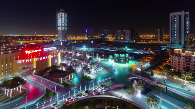 Nacht-Beleuchtung-Dubai-Mall-Verkehr-Kreuzung-Dachansicht-4-k-Zeit-hinfällig,-Vereinigte-Arabische-Emirate