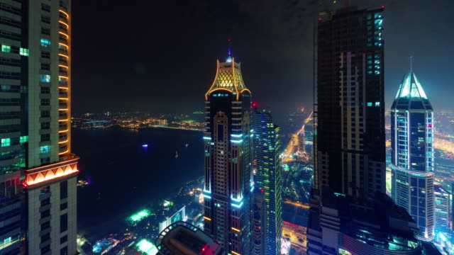 Dubai-Palm-Nacht-Licht-Marina-Dach-Top-Panorama-4-k-Zeit-verfallen-Vereinigte-Arabische-Emirate