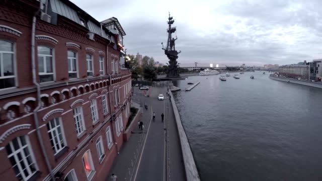 Luftaufnahme-des-Bürogebäude-Roter-Oktober-Ansicht-aus-dem-Kreml-Uhrim.-Moskau-Russland.