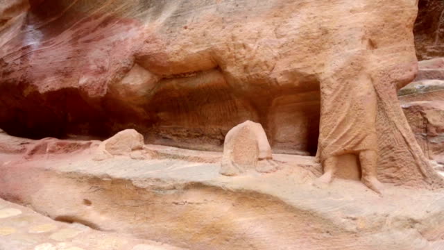 Antigua-estatua-del-jinete-de-camellos-de-talla-rasía-nabatea