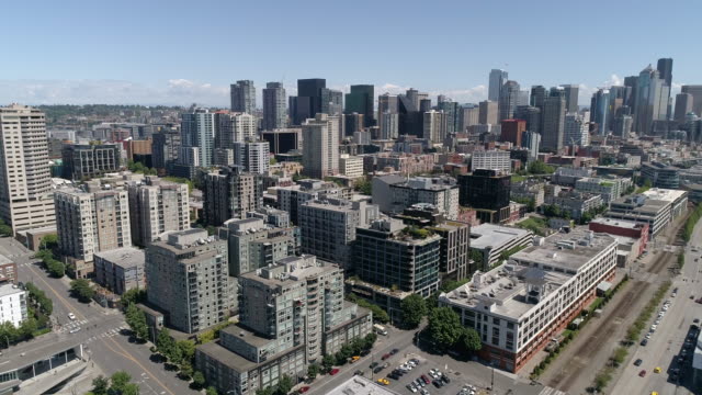 Schwebende-Hubschrauber-Blick-auf-Downtown-Wolkenkratzer-Gebäude-im-Stadtbild-Hintergrund-für-finanzielle-Firmenkundengeschäft