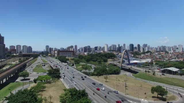 Vista-aérea-de-la-Avenida-Radial-de-Leste,-en-Sao-Paulo,-Brasil