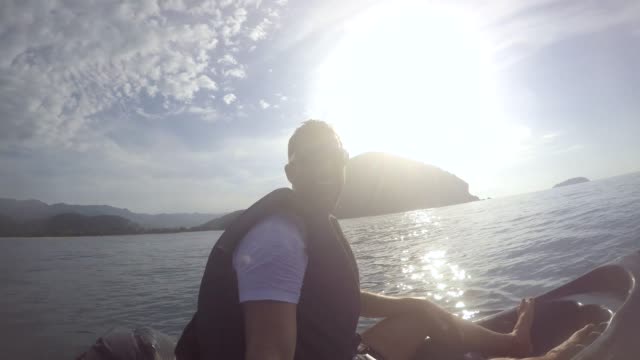 Hombre-kayak-en-Brasil