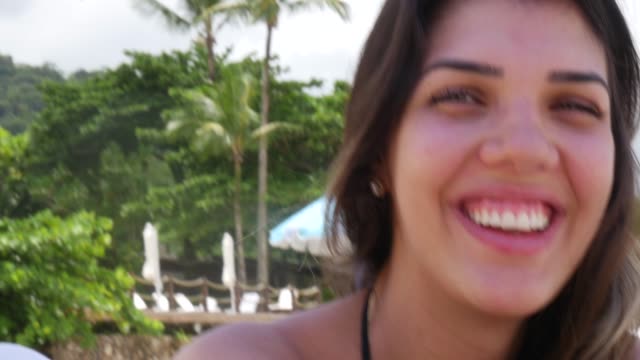 Brasilianische-Frau-lächelnd