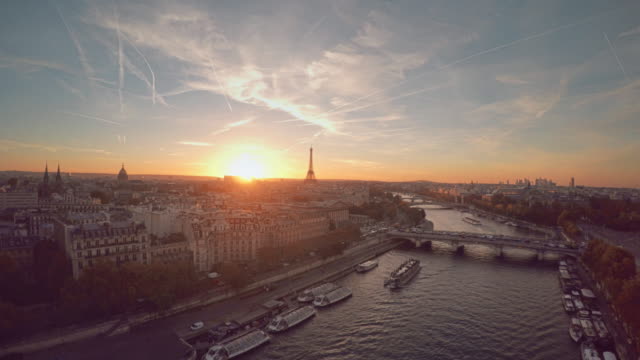 Paris-la-Torre-Eiffel-antena-puesta-del-sol