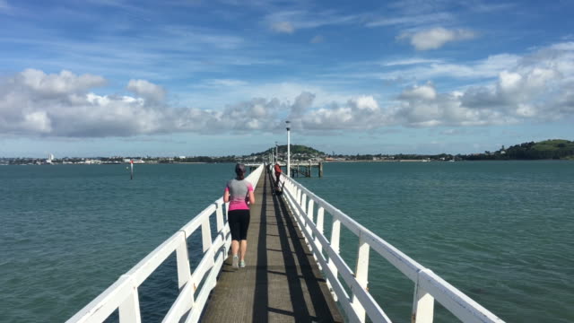 Mujer-corre-en-Auckland