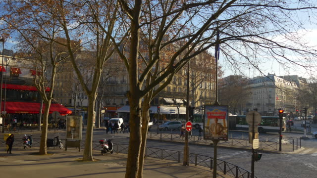 Francia-día-soleado-de-invierno-París-ciudad-turística-calle-en-autobús-panorama-pov-4k