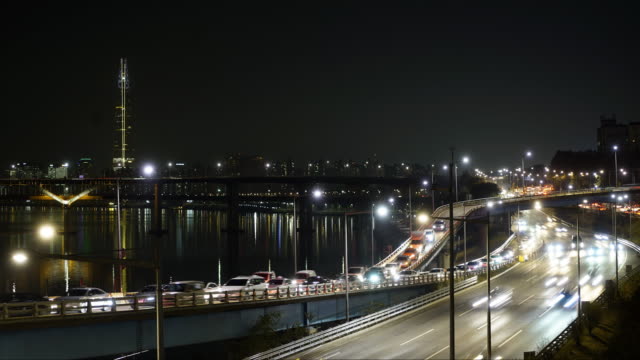 Sonnenuntergang-Nacht-Ansicht-Stadtautobahn-Zeitraffer