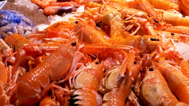 Red-crayfish-in-the-ice-on-the-counter-in-La-Boqueria-Fish-Market.-Barcelona.-Spain