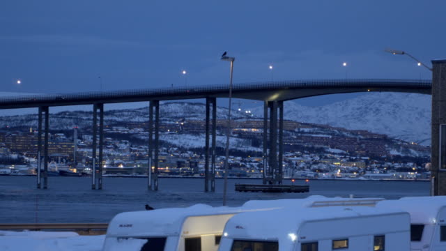 Vista-de-noche-en-Tromso,-Noruega