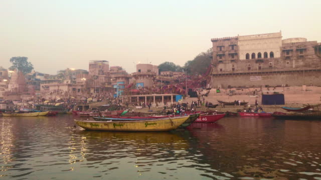 Boat-Trip-In-Ganges-River-,-Varanasi-,-India
