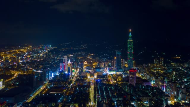 Nacht-beleuchtete-Taipei-Stadtbild-berühmten-Turm-aerial-Panorama-4k-Zeitraffer-Taiwan