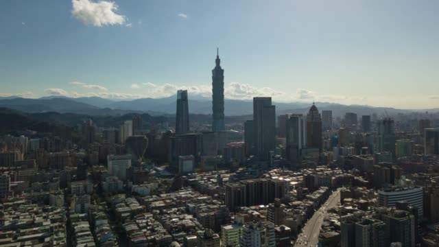 sonnigen-Tag-Taipei-Stadtbild-Innenstadt-Antenne-Panorama-4k-Zeitraffer-Taiwan