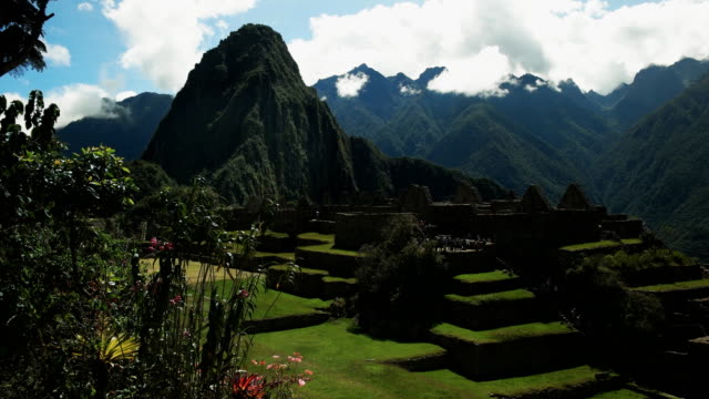 Huayna-Picchu-und-des-zentralen-Platzes-in-Peru-ist-Inka-Stadt-Machu-Picchu-verloren