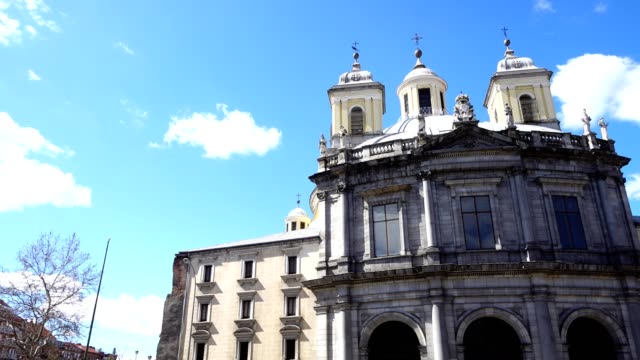 La-real-Basílica-de-San-Francisco-el-Grande-en-Madrid,-España.