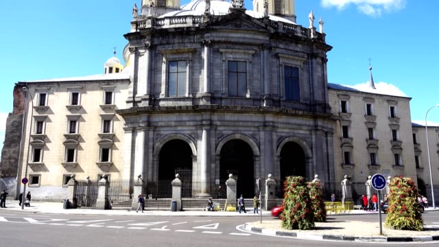 The-Royal-Basilica-of-San-Francisco-el-Grande-in-Madrid,-Spain.