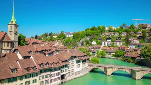 Suiza-día-soleado-Berna-ciudad-ribereña-Bahía-panorama-4k-timelapse