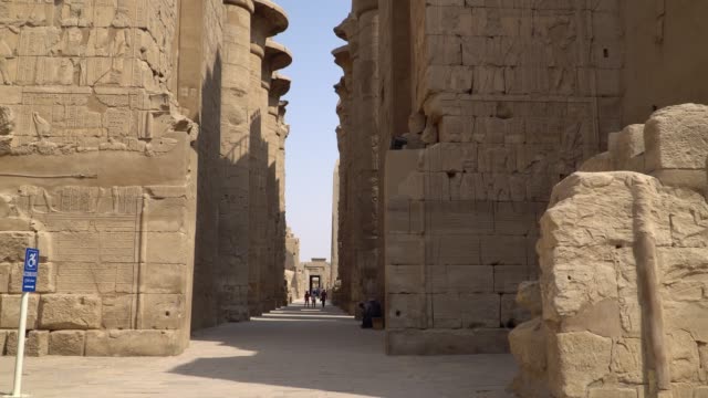 Karnak-Temple-in-Luxor,-Egypt.-The-Karnak-Temple-Complex,-commonly-known-as-Karnak,-comprises-a-vast-mix-of-decayed-temples,-chapels,-pylons,-and-other-buildings-in-Egypt.