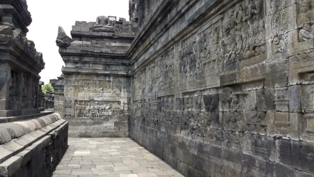 Borobudur,-o-Barabudur-es-un-templo-de-budista-Mahayana-del-siglo-9-en-Magelang,-Java-Central,-Indonesia