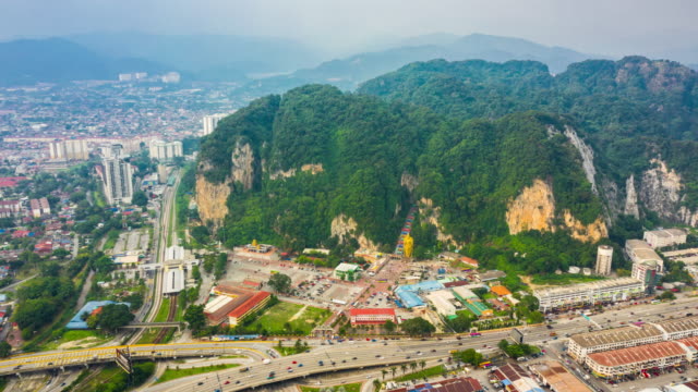 Kuala-Lumpur-berühmten-Batu-Höhle-Antenne-Panorama-Zeitraffer-4k-Malaysia