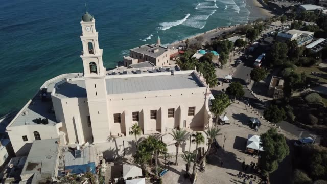 Antena-iglesia-vista-de-San-Pedro-en-Jaffa,-Israel