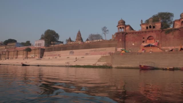 Varanasi,-am-Ufer-von-Ganga,-ist-die-spirituelle-Hauptstadt-Indiens-für-Hindus