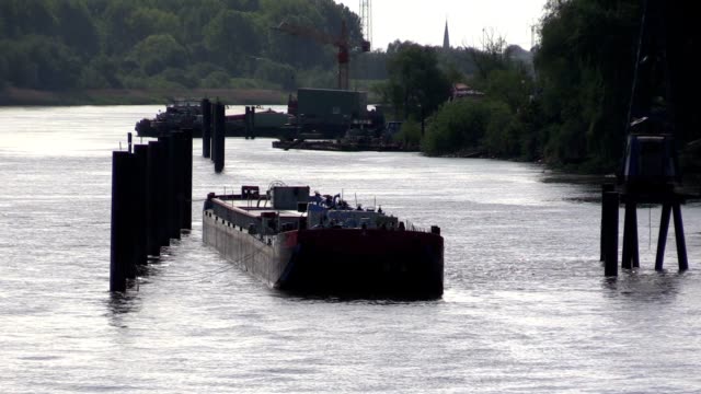 Barge-on-docks-on-the-river-Elbe-in-Hamburg