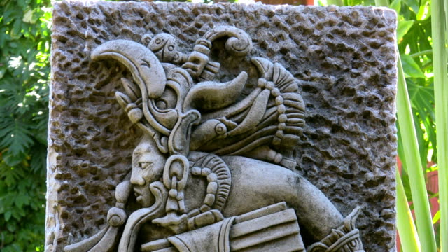 Maya-Skulptur