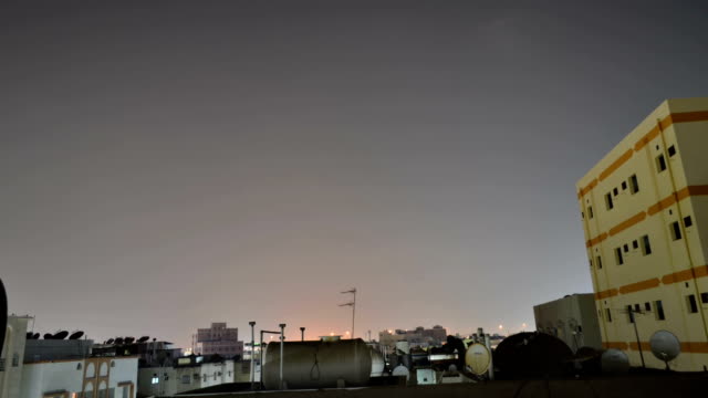 jeddah-Stadt-bei-Nacht-mit-Übernachtung-sich-mit-Zeitraffer