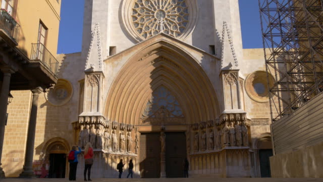 tarragona-cathedral-sun-day-light-main-entrance-4k