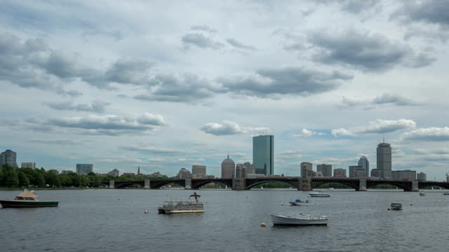Zeitraffer-von-Boston-und-auf-den-Charles-River