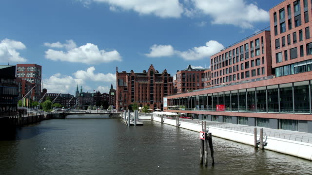Canals-of-Speicherstadt-and-Maritime-Museum,-Hamburg,-Germany