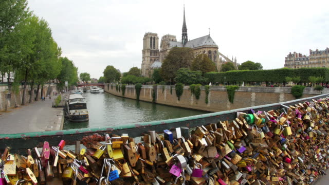 Love-lock-bridges-near-Notre-Dame-de-Paris,-France