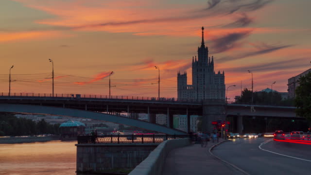 Russland-Moskau-Fluss-zu-Fuß-Bucht-sieben-Schwestern-Sonnenuntergang-Panorama-4k-Zeitraffer