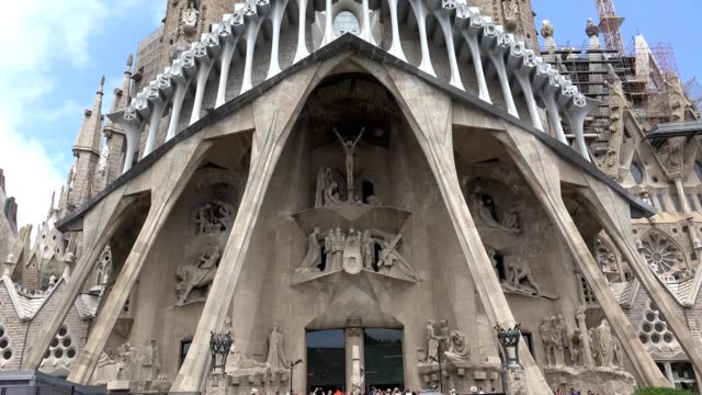 Kirche-der-Sagrada-Familia-In-Barcelona