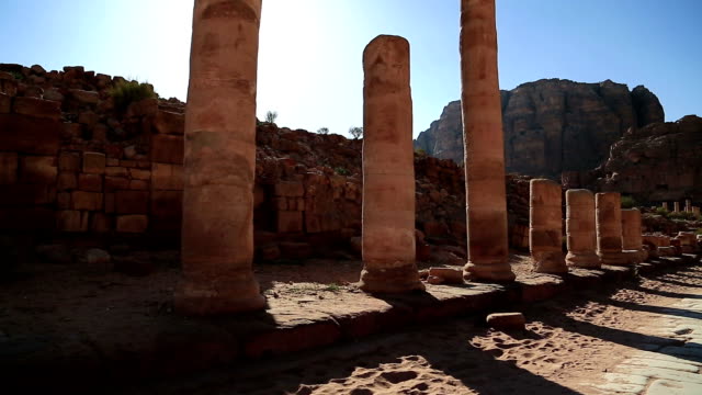 Colonnade-Street,-ancient-city-of-Petra,-Jordan