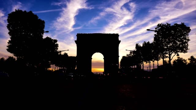 Arco-de-triunfo-París-Francia,-por-la-noche