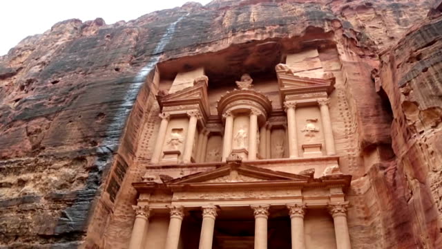 Facade-of-Treasury-in-Petra,-Jordan.