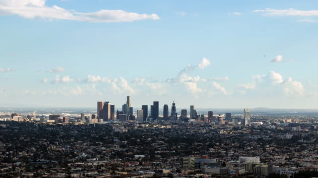 Die-Innenstadt-von-Los-Angeles-mit-Wolken-Tag-Timelapse